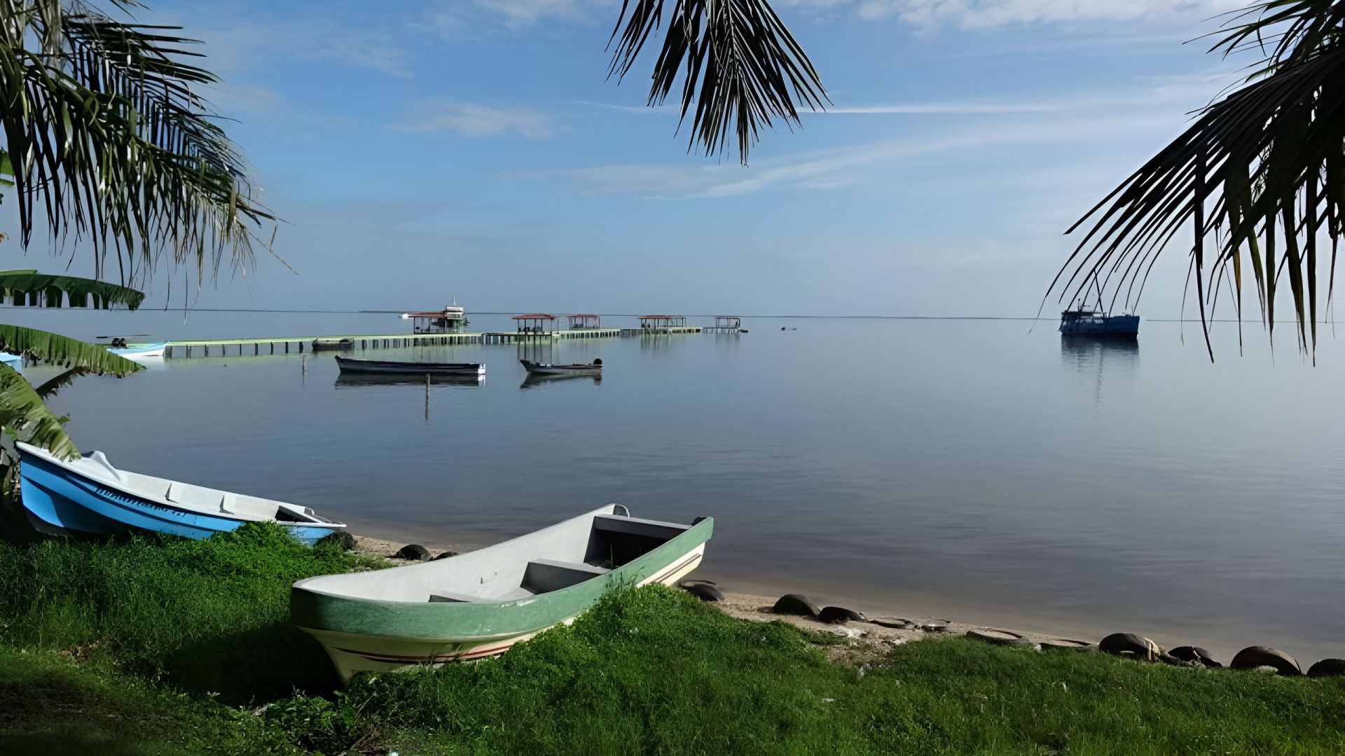 Lanchas de pescadores artesanales en la laguna de Puerto Lempira